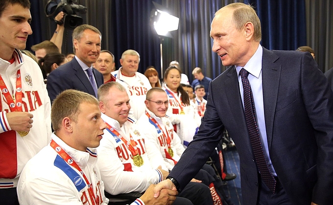 Владимир Путин проведет 63-й день рождения с участниками Ночной хоккейной лиги