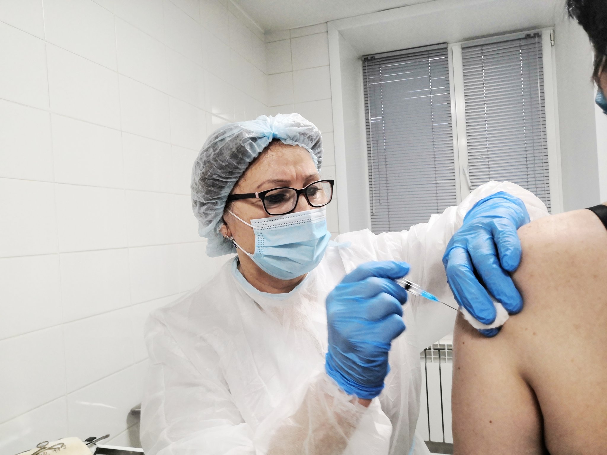 вакцинация эстетика. вакцинация сотрудников. вакцинация сотрудников. обязательная вакцинация. вакцинация на предприятии.