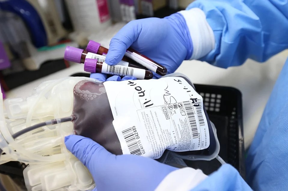 Лекарство на основе крови переболевших коронавирусом начали производить в России