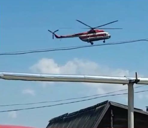 Вертолет доставил травмированную жительницу затопленного села в больницу Зеи