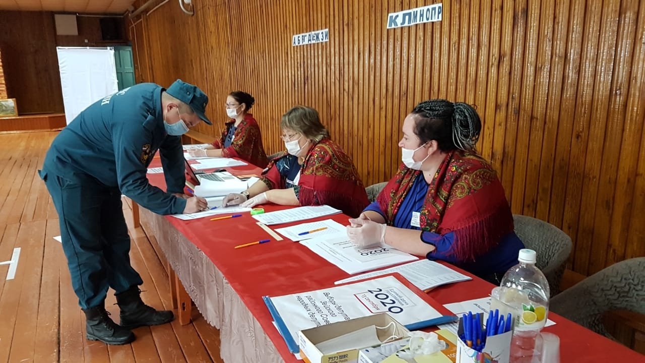 Выборы в Приамурье проходят с масками, одноразовыми ручками и контролем температуры