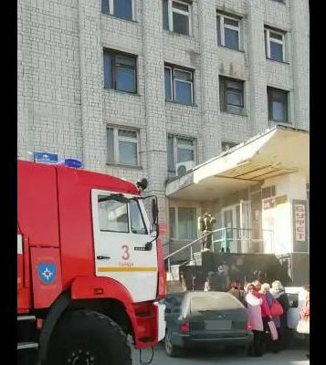 Пожар произошел в пятиэтажном офисном здании в Тынде