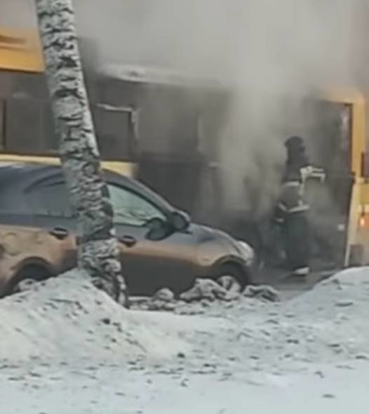 Автобус с пассажирами загорелся в Хабаровске 