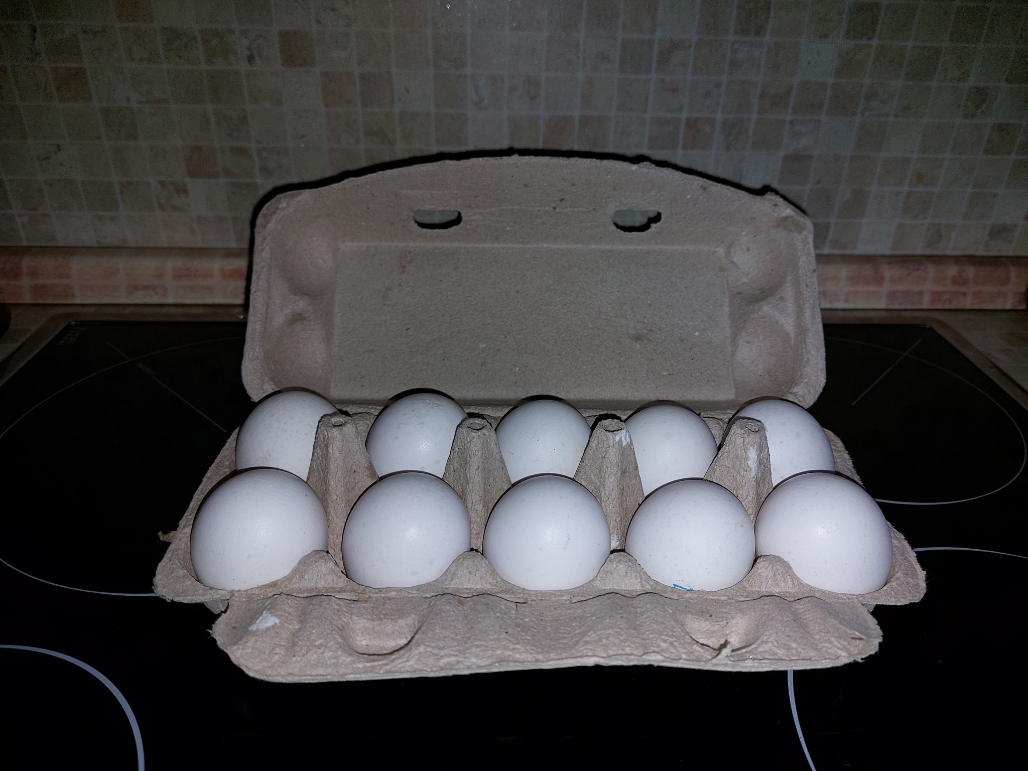 Сезон низких цен на куриные яйца назвали в Амурской области