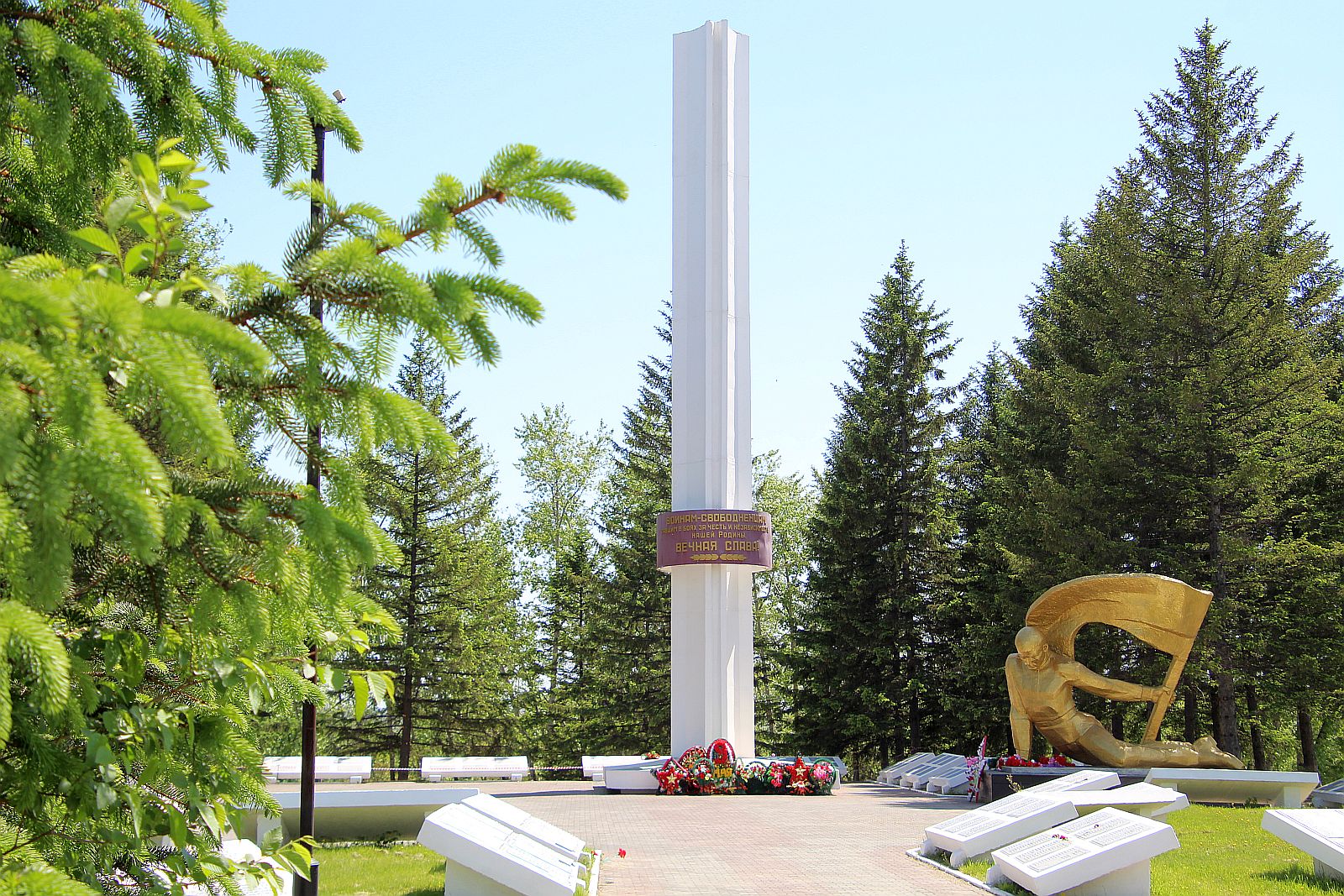 Деревья и кустарники высадят в зоне тихого отдыха мемориала Славы в Свободном