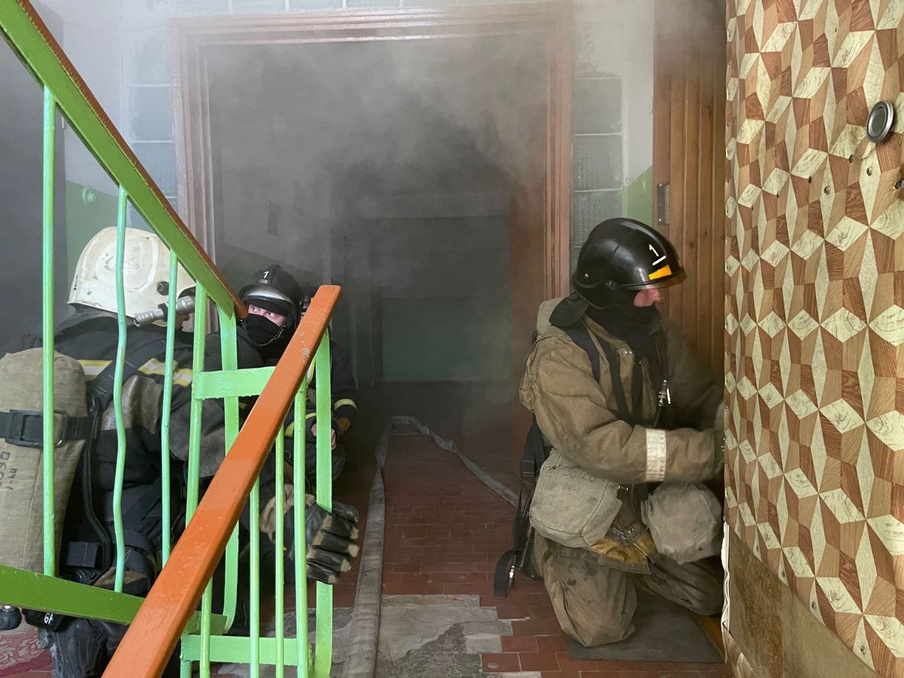 Пожар в квартире высотки в Благовещенске тушили 12 человек