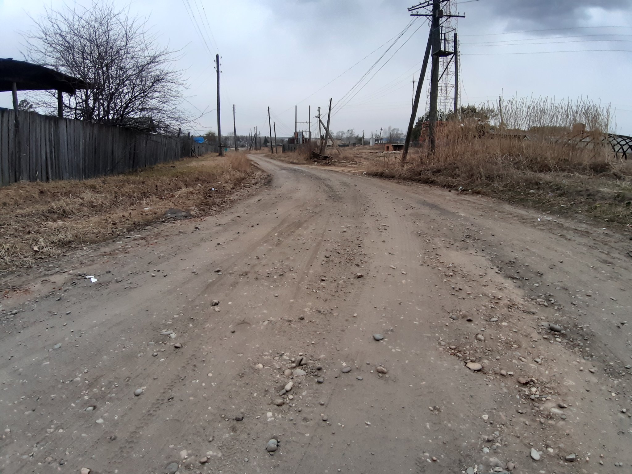 Дорогу между округами Амурской области тяжелой техникой испортил подрядчик