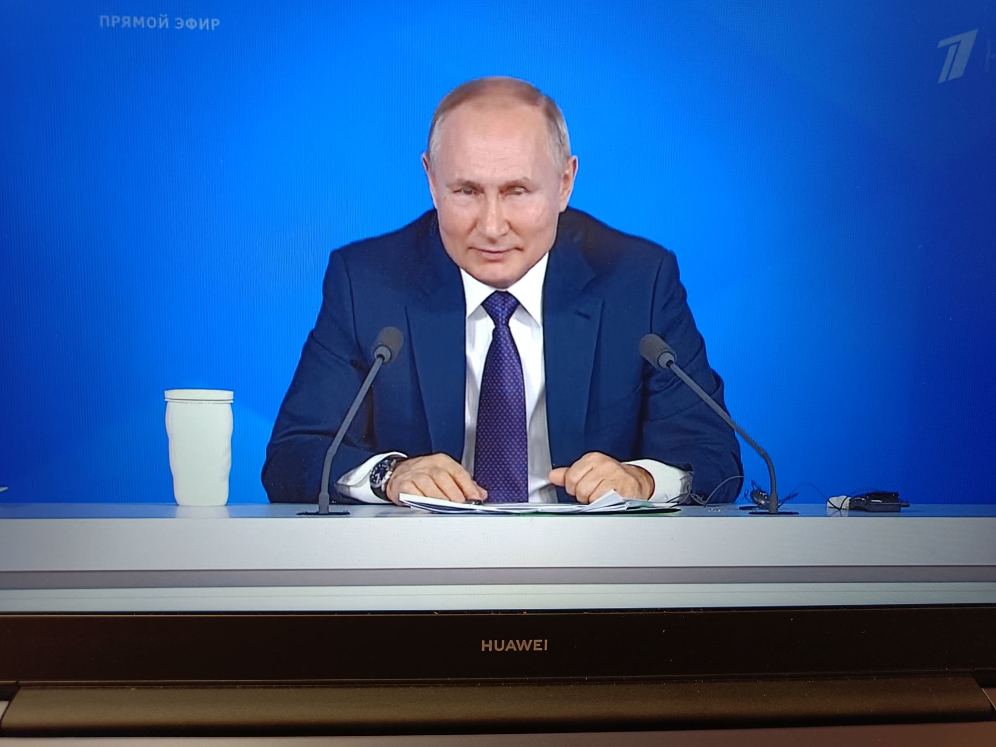 Путина россияне назвали символом страны