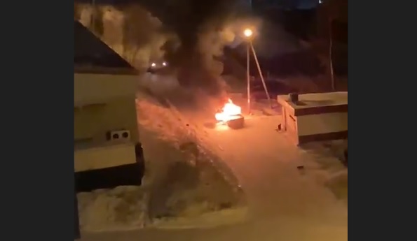 Легковой автомобиль изнутри загорелся в Тынде