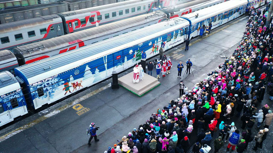 Дед Мороз приехал на поезде к детям севера Амурской области