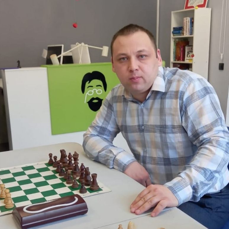 Бесплатные тренировки по шахматам для детей проводит житель Белогорского округа
