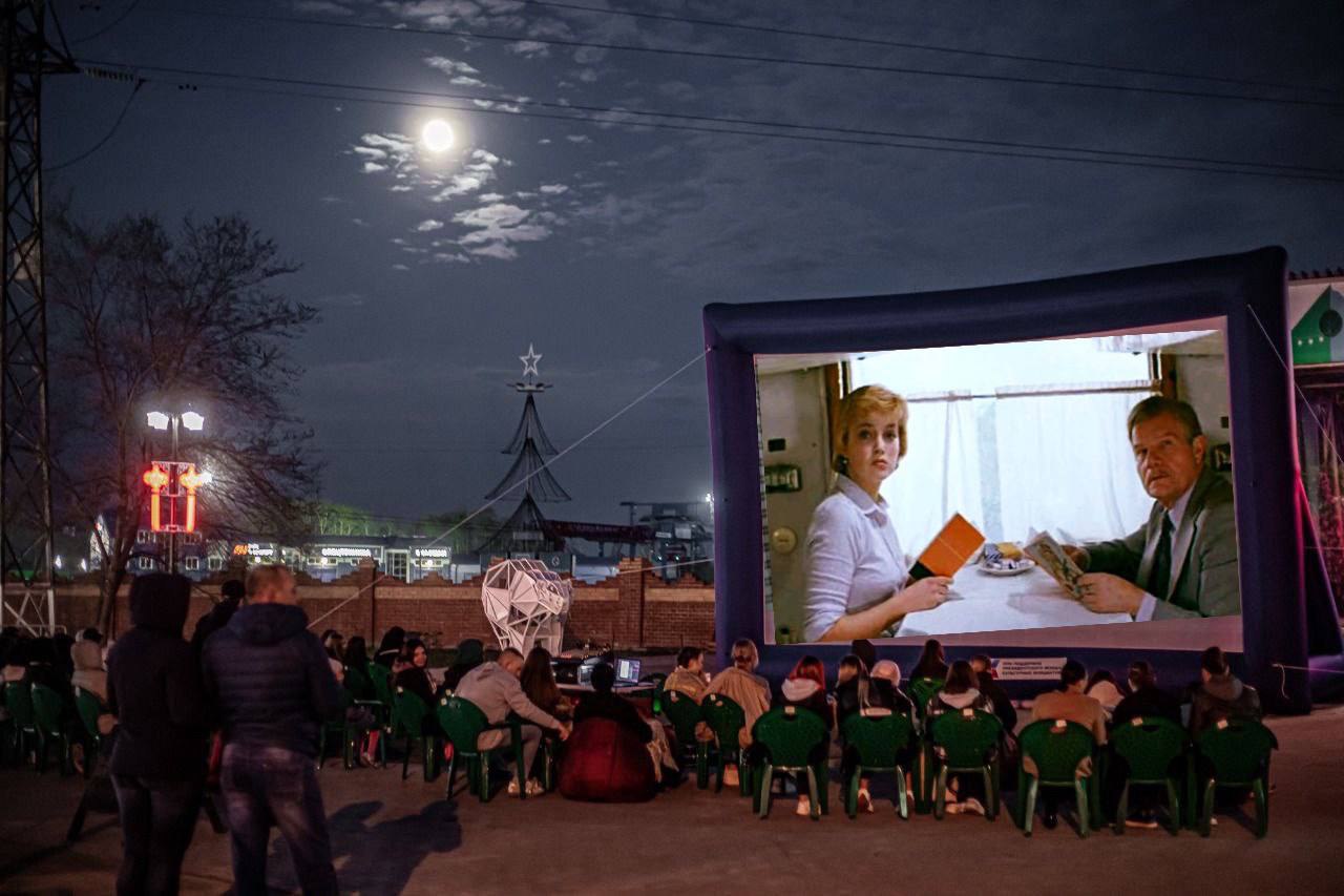 Кинотеатр под открытым небом в Благовещенске продолжит свою работу ...