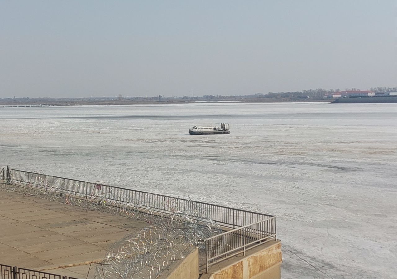 Ледоход на реке Амур остановил пассажирские перевозки между Благовещенском и Хэйхэ