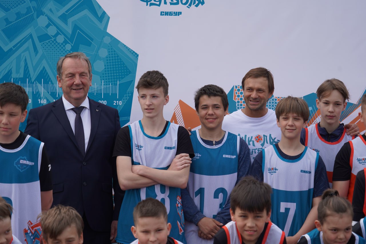 Футболист Дмитрий Сычев проводит отбор юных спортсменов в городе Свободном