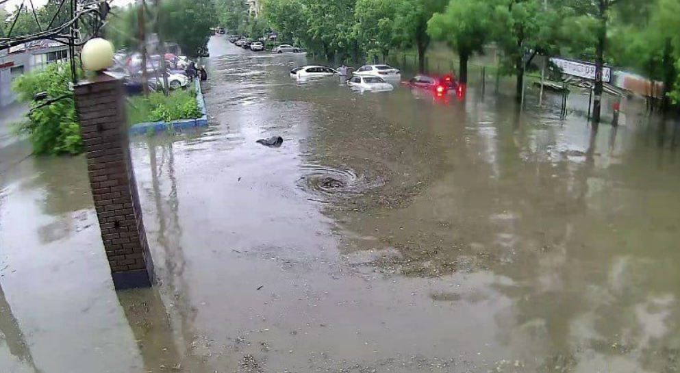 Владивосток ливень 9.06. Владивосток потоп 2023. Сильный ливень. Наводнение во Владивостоке.