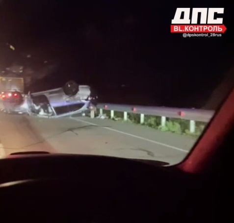 В Приамурье при столкновении грузовиков и легковушки пострадали два человека