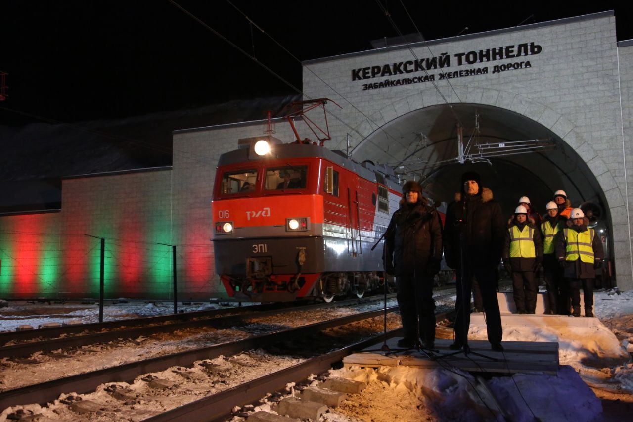 Путин открыл движение поездов по новому тоннелю в Амурской области