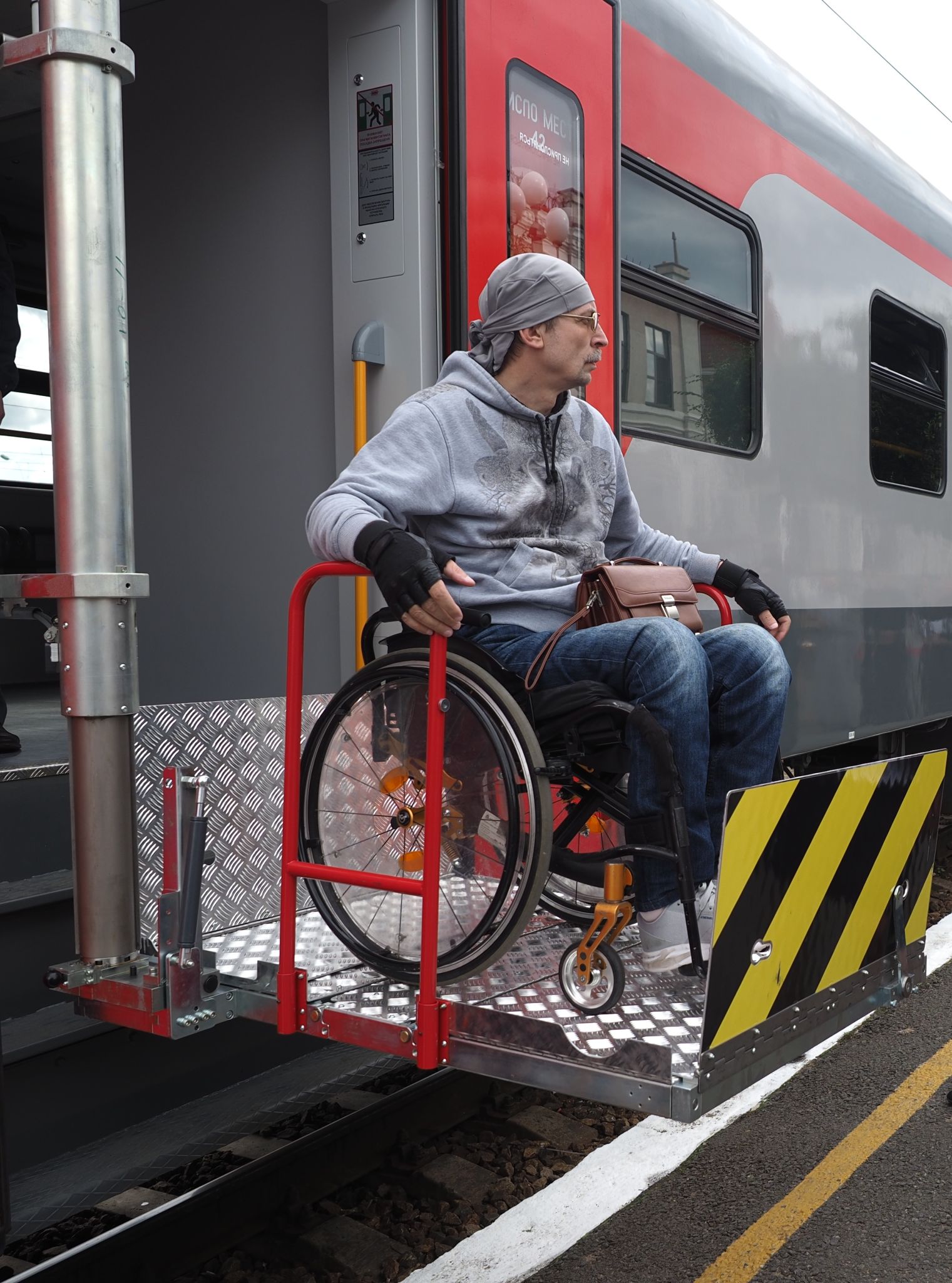 Более 4 тысяч маломобильных пассажиров получили помощь по сопровождению на вокзалах ЗабЖД в 2023 году