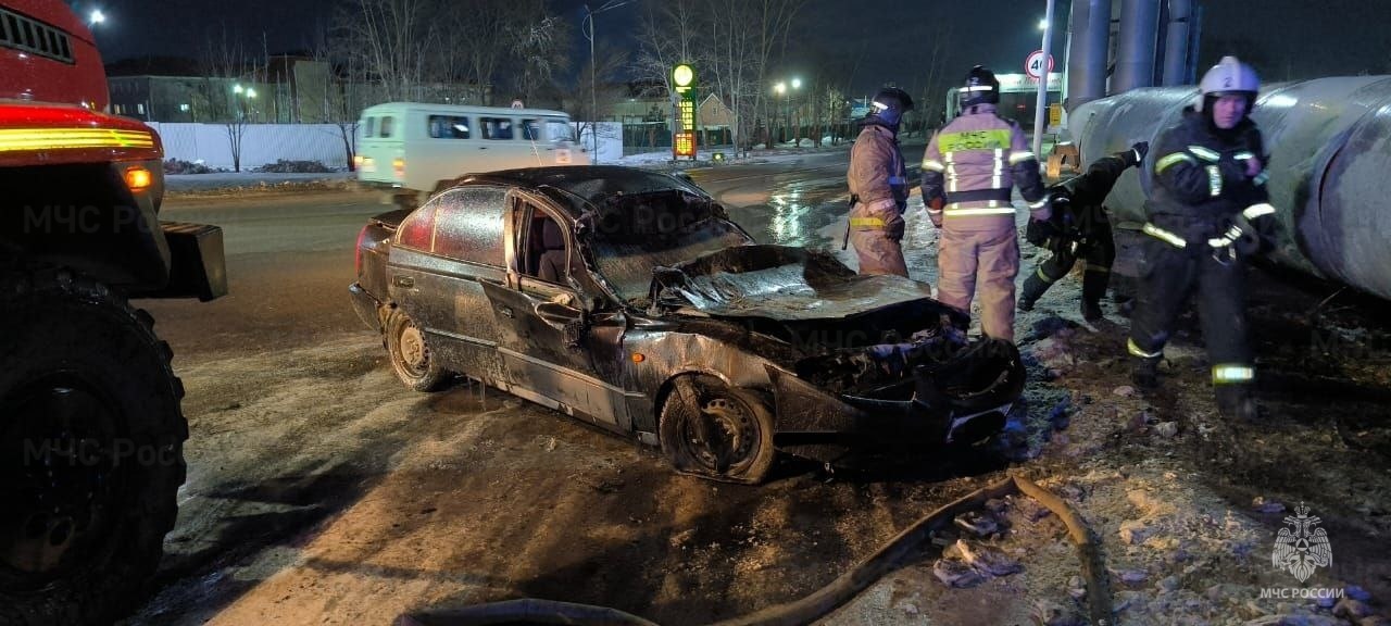 Автомобиль загорелся после аварии в Амурской области
