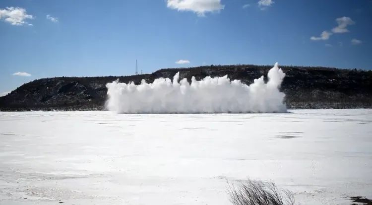 Спасатели взорвут лед на реках Приамурья