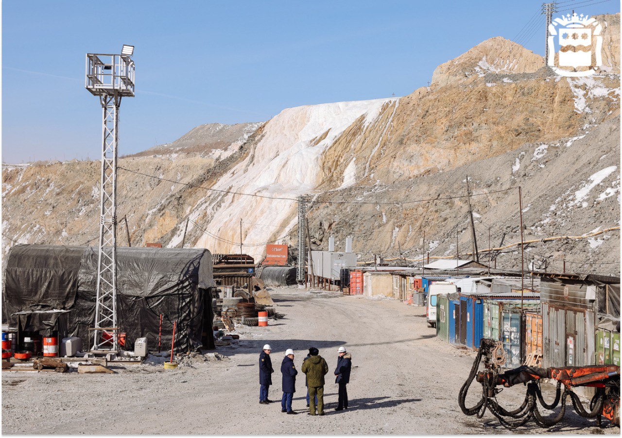 МЧС не подтвердило информацию о "перестуках" из-под завалов на руднике "Пионер"