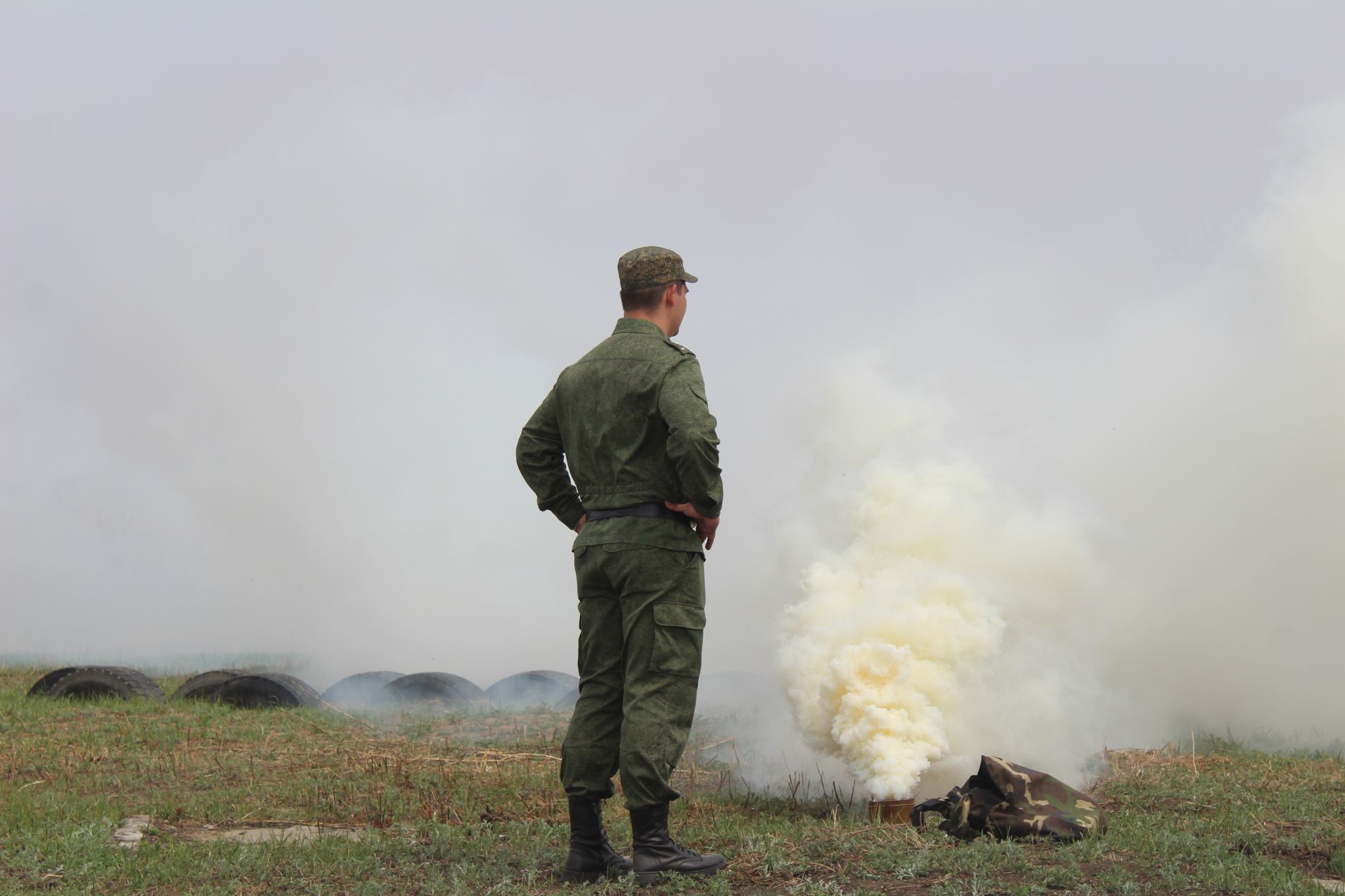 Военнослужащие применили аэрозольную маскировку в Амурской области