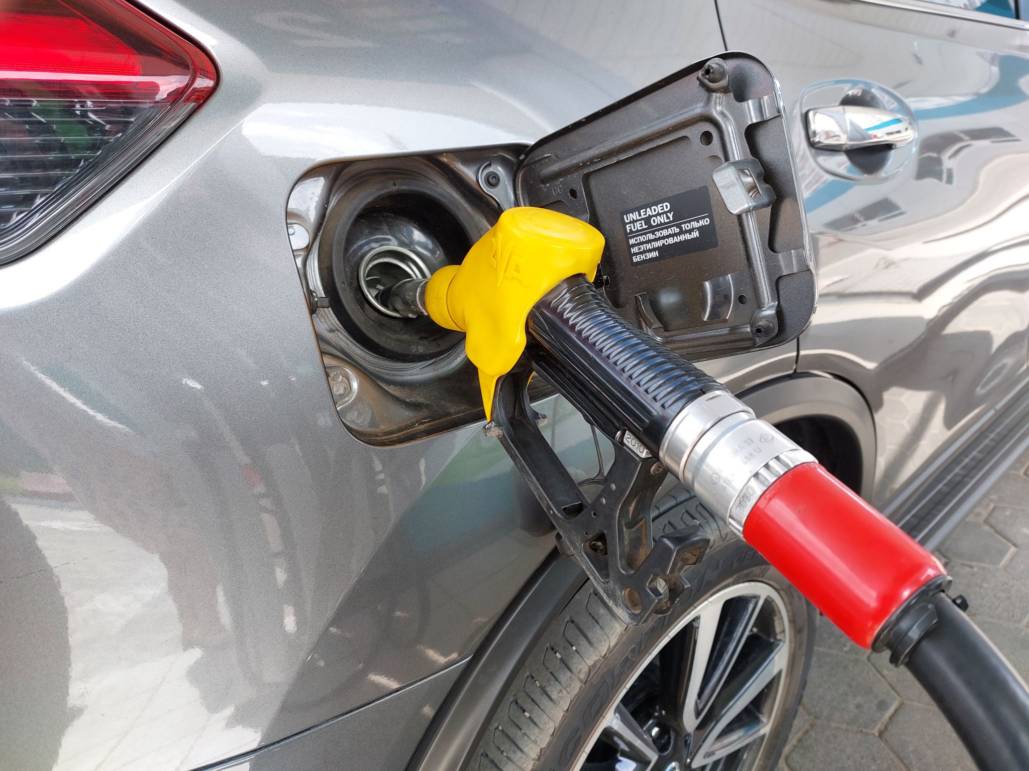 Цены на бензин двух марок подняли АЗС в Амурской области