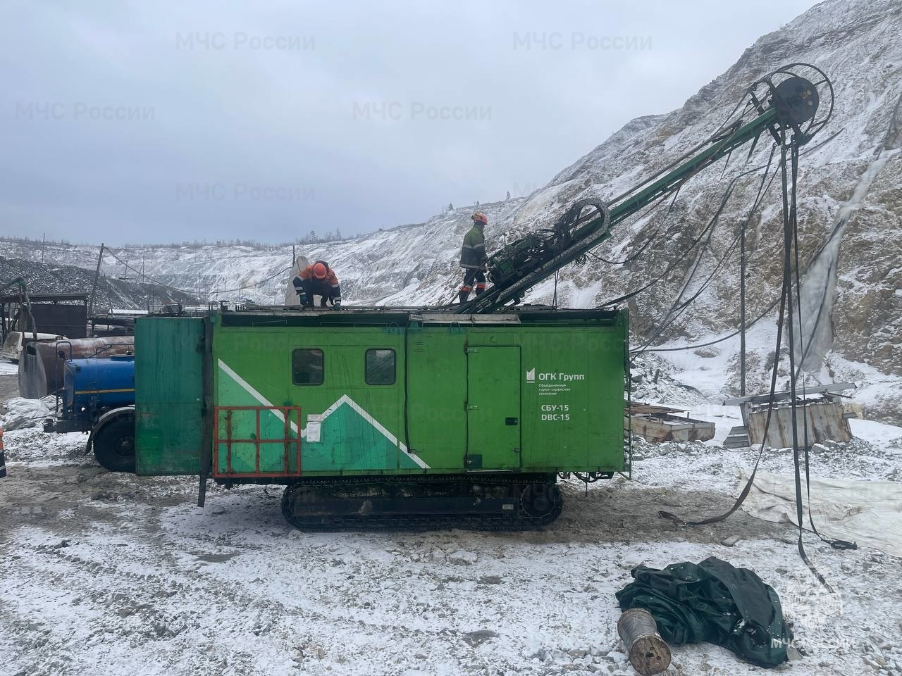 Спасательная операция на руднике "Пионер": начали бурить третью разведывательную скважину