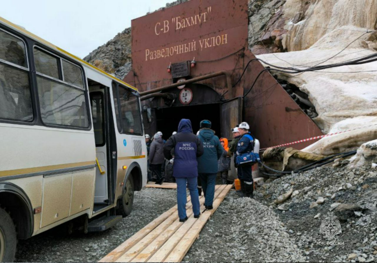 Рудник "Пионер": карьер под угрозой обрушения. 13-й день спасательной операции 