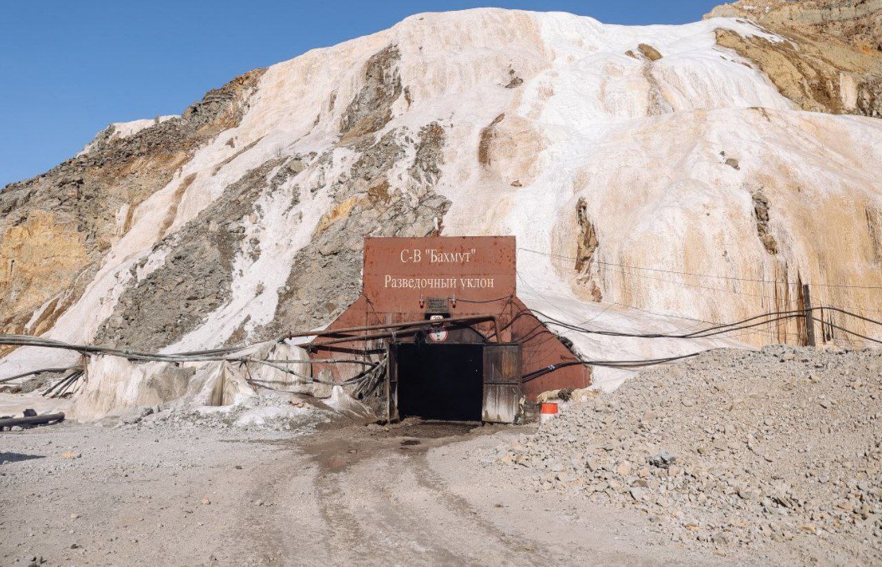 Рудник «Пионер»: новые задержания, мемориал на месте трагедии и поддержка семей