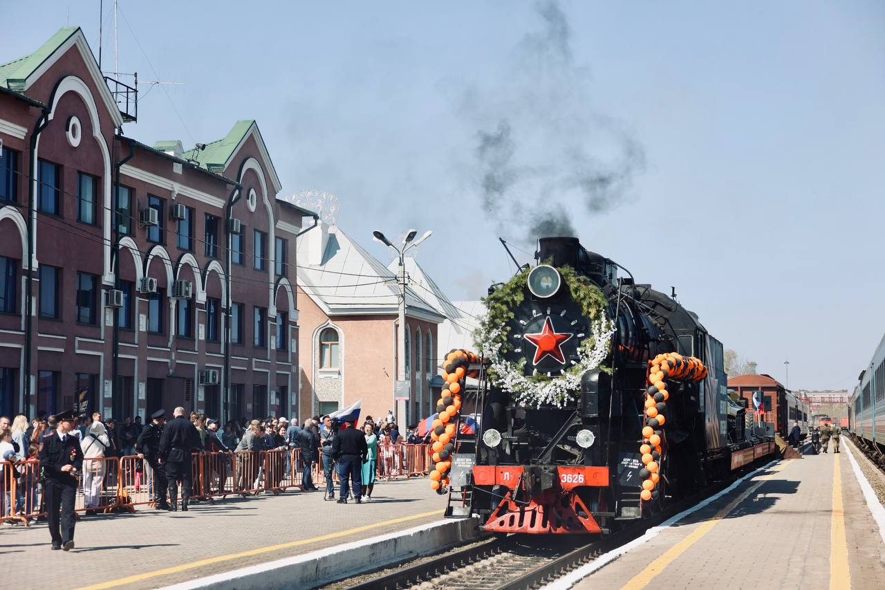 Торжественный митинг по случаю отправления ретропоезда со станции Благовещенск собрал более 12 тысяч человек