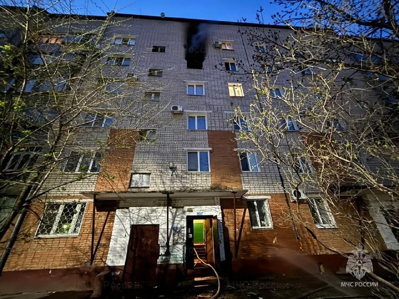 Более 20 пожарных выехали на тушение квартиры в Благовещенске