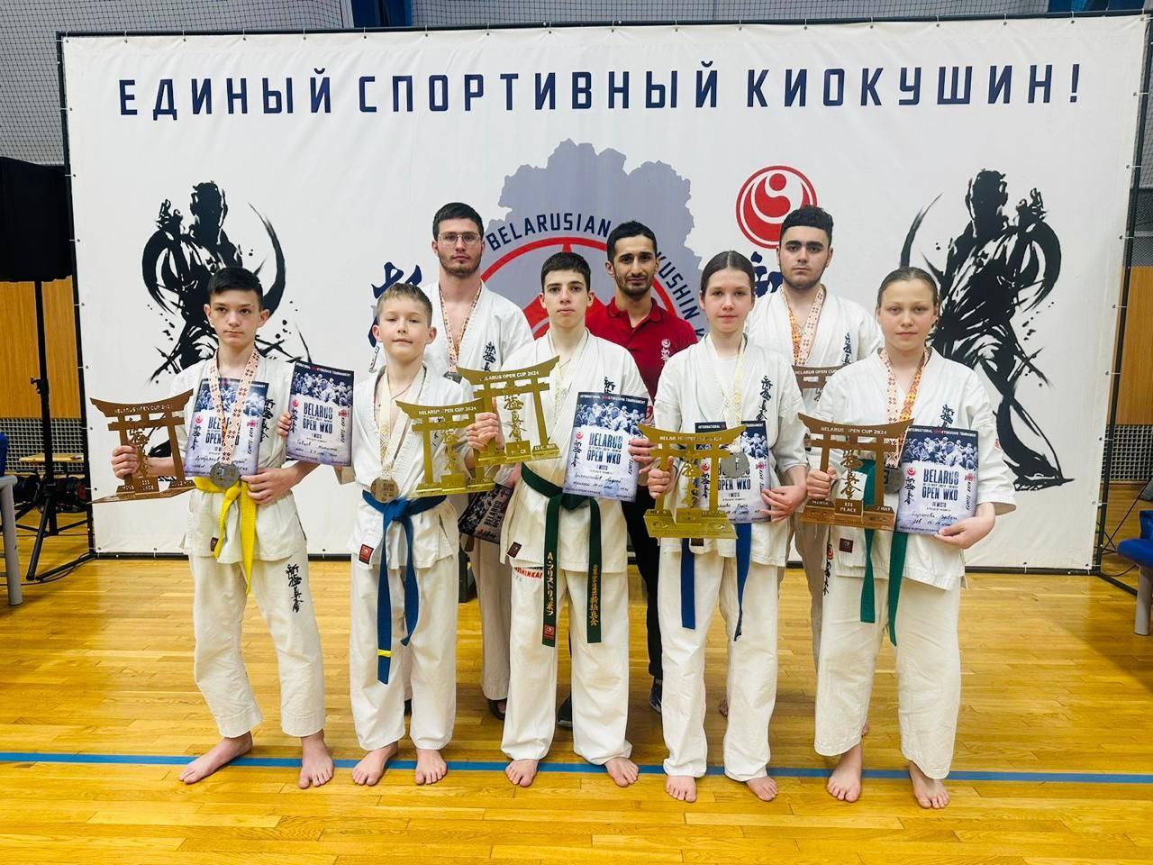 Медали международного турнира привезли из Минска амурские каратисты