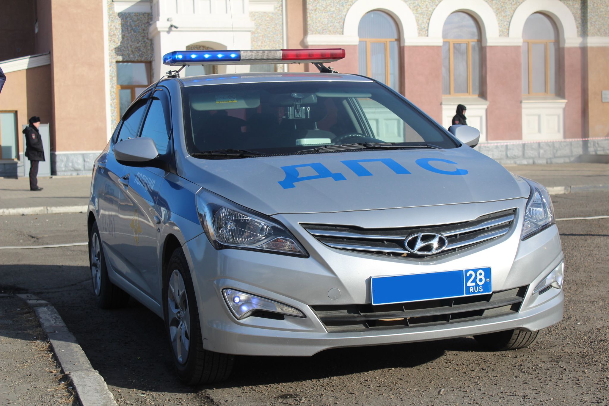 Стрельбу по колесам опасного автомобиля открыли полицейские в Амурской области