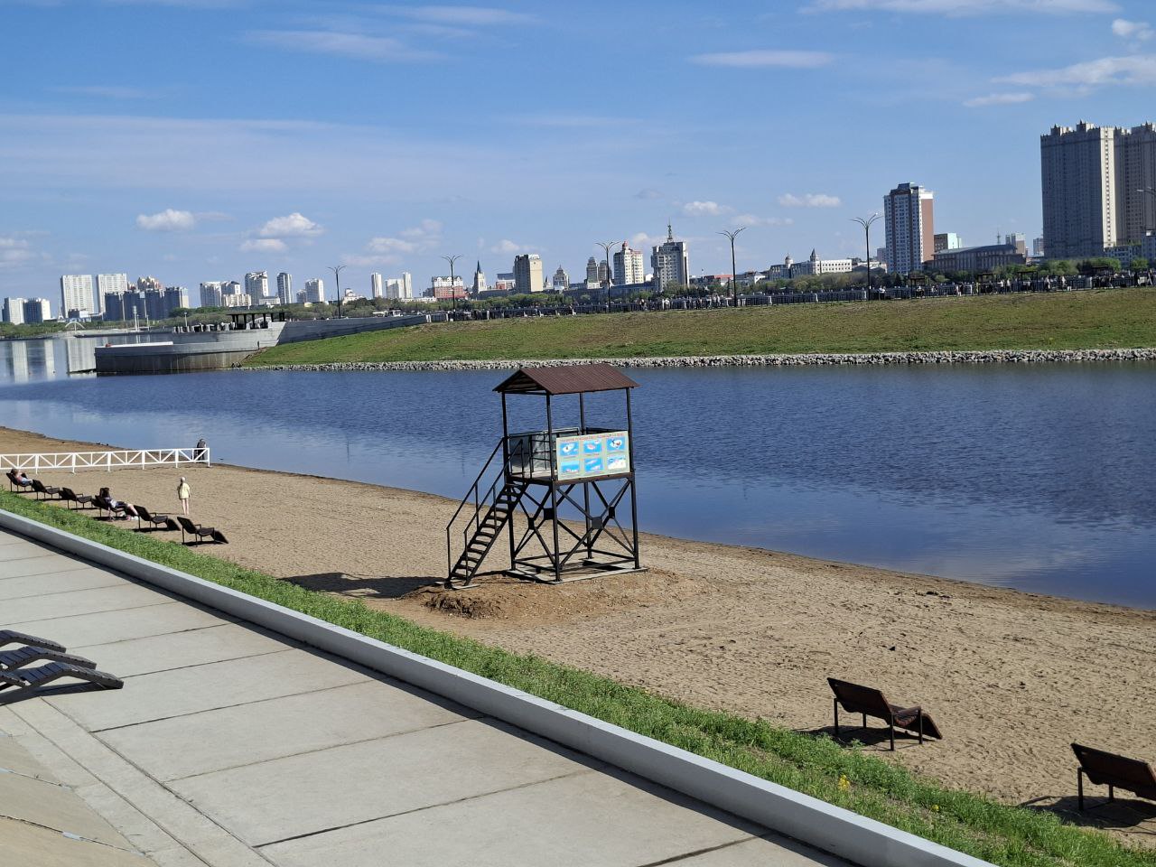 Әйелдер догги стилінде үйде жалаңаш