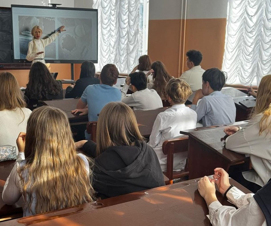 Вред китайских снеков раскрыла диетолог из Амурской области