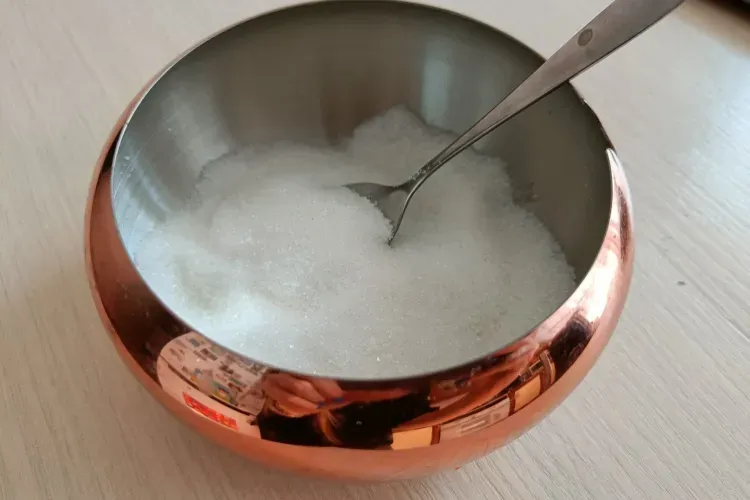 Сахар семь месяцев подряд дешевел в Амурской области