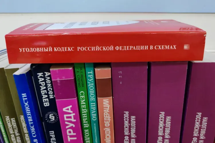 Семью из четырех иностранцев нелегально прописала у себя жительница Приамурья