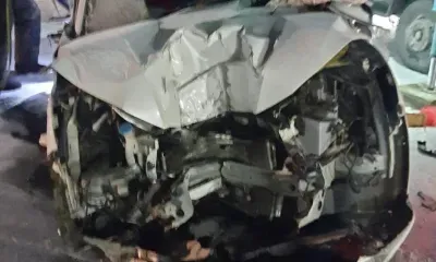 В Свободном автомобиль врезался в светофор и электроопору 