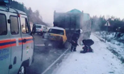 Автомобиль такси на трассе в Свободненском районе врезался в самосвал