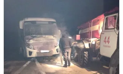 Пожарные из Ромненского района помогли отогреть транзитный автобус на федеральной трассе