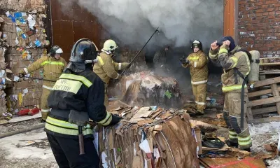 Склад с картоном в Благовещенске тушили 22 человека