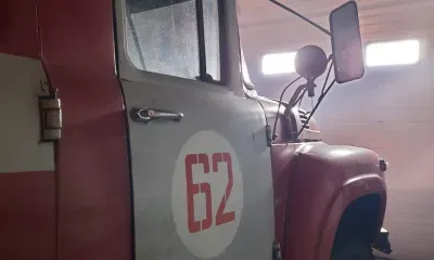 Пожарные в Приамурье не успели помочь машине, застрявшей в снегу