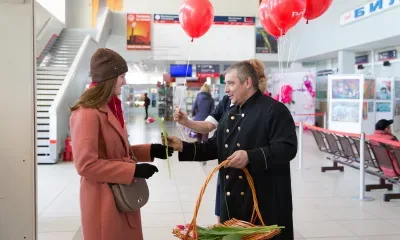 Холдинг «РЖД» поздравит женщин с 8 Марта в поездах и на вокзалах