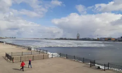 В Благовещенске наркоманка решила пройтись по тающему льду реки