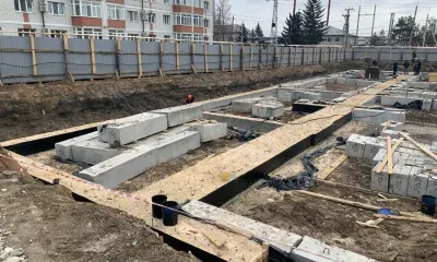 В Свободном строители приступили к монтажу стен подвала дома для правоохранителей