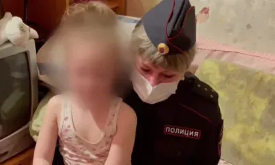 В амурской семье не уследили за девочкой, забравшейся на подоконник на пятом этаже