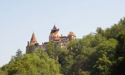 В Румынии пункт бесплатной вакцинации от коронавируса открыли в замке Дракулы
