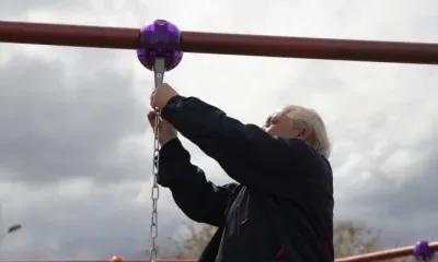 Новые качели сняли возле ОКЦ в Благовещенске