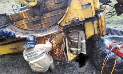 Два человека погибли в перевернутом тракторе в Тамбовском районе